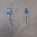 کابل پاوربانکی USB به لایتنینگ سر آبی طول ۲۰ سانتی‌متر