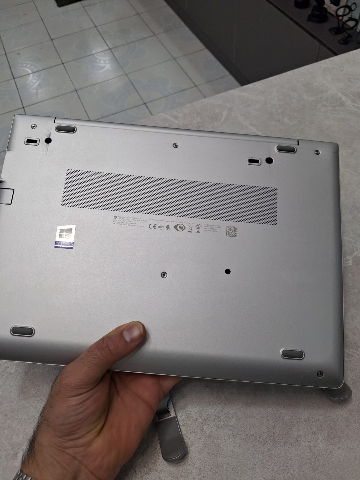 لپ تاپ اچ پی مدل EliteBook 840 G5 پردازنده Core i7-7600U رم 8 گیگابایت حافظه 256 گیگابایت SSD - Image 4